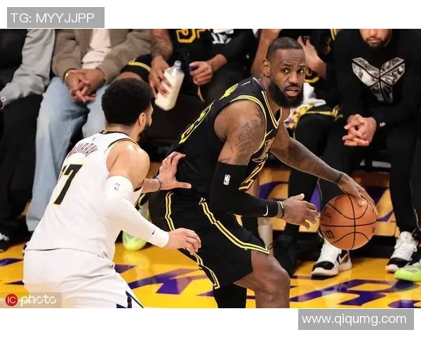 湖人掘金西部决赛首战激战正酣球迷期待精彩对决与历史时刻